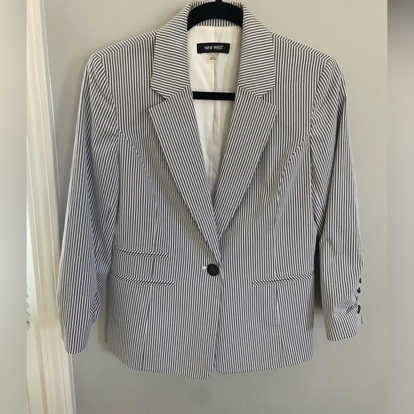 Nine West Seersucker Blazer size 6 - Picture 1 of 2